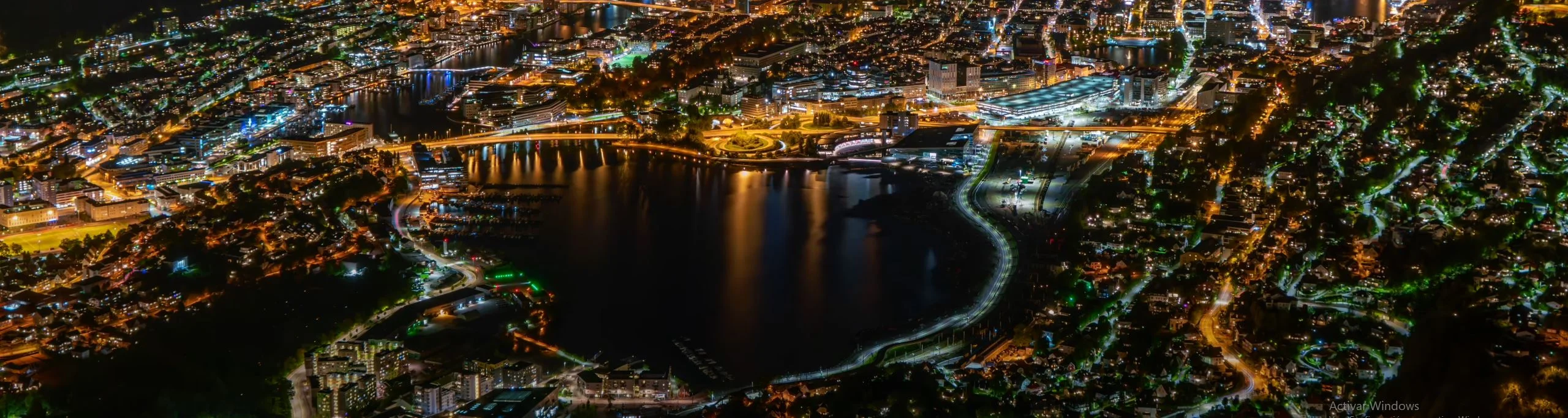 Vista panorámica de Bergen, la ciudad de los siete montes rodeada de fiordos