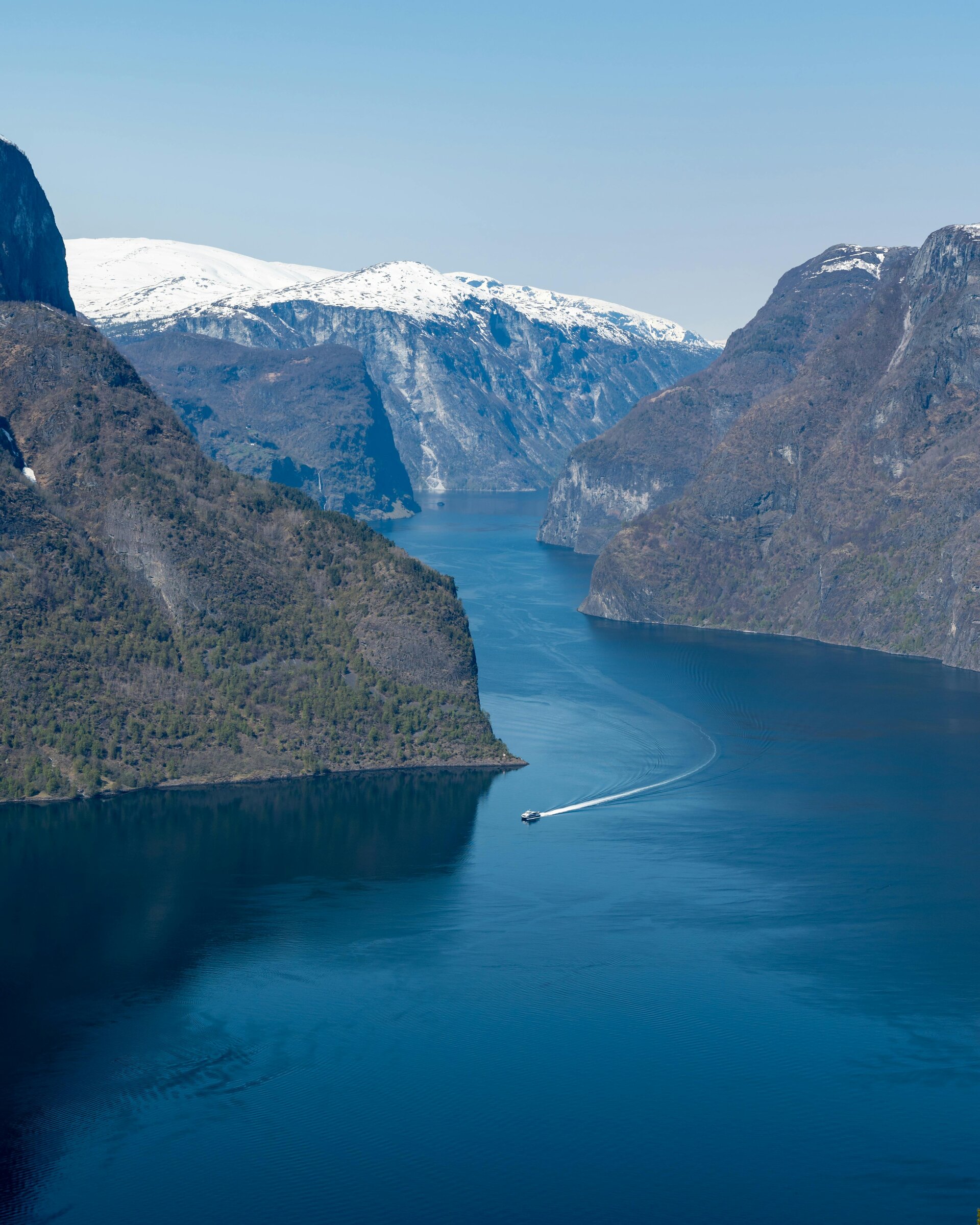 Glaciar y paisaje nevado en Aurlandsvangen, Vestland
