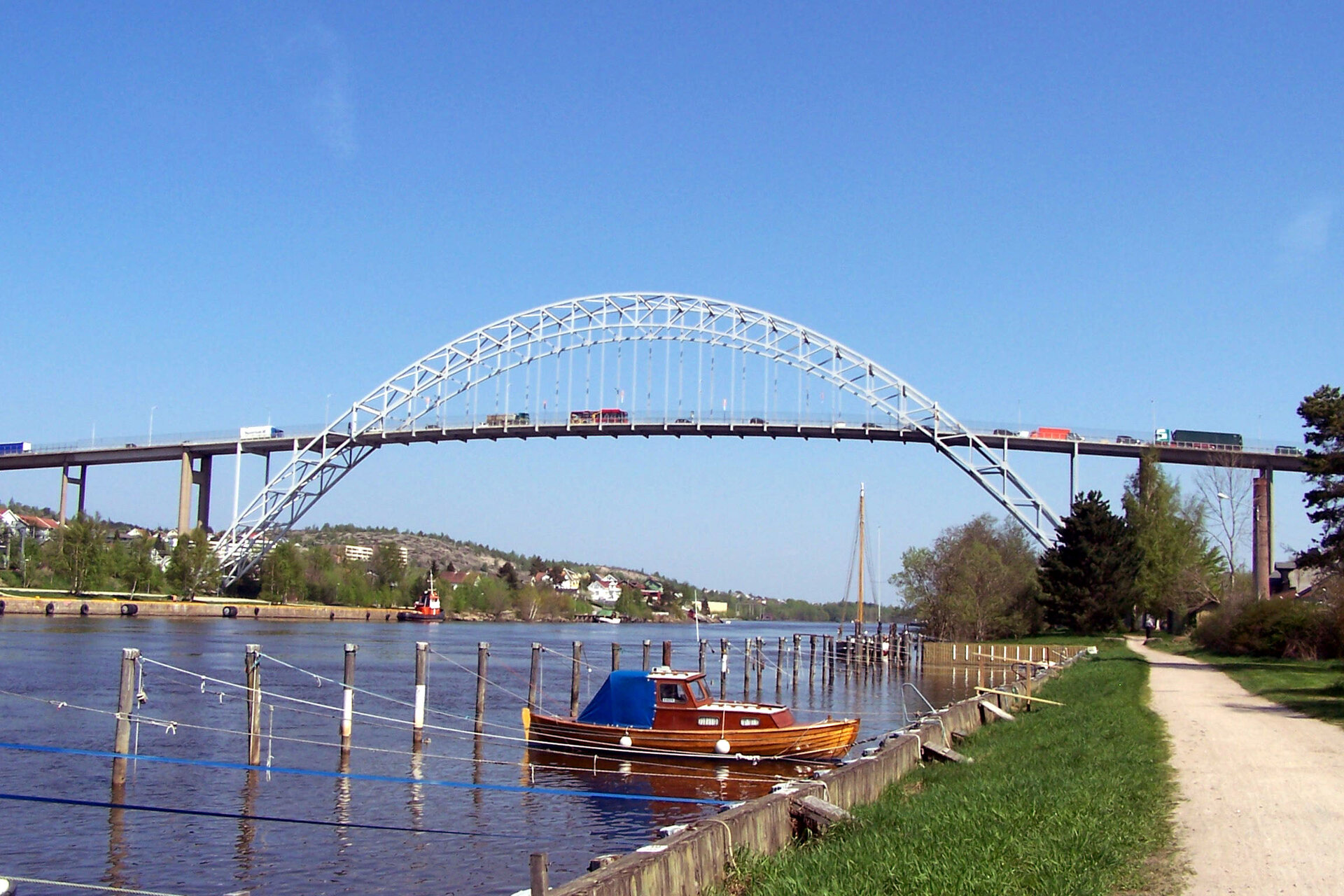 Puente sobre el río Glomma