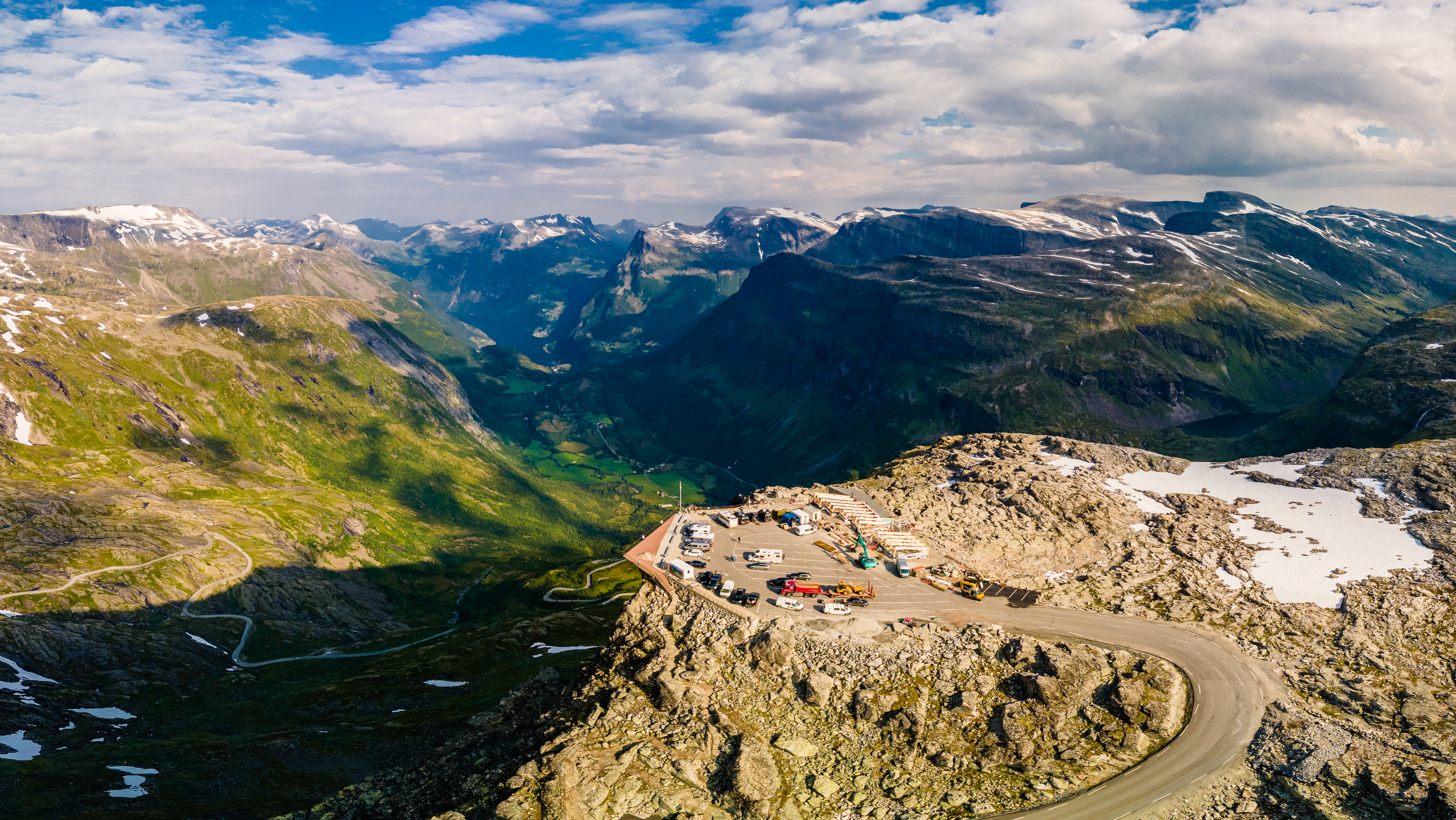 La espectacular vista desde el mirador Dalsnibba Skywalk