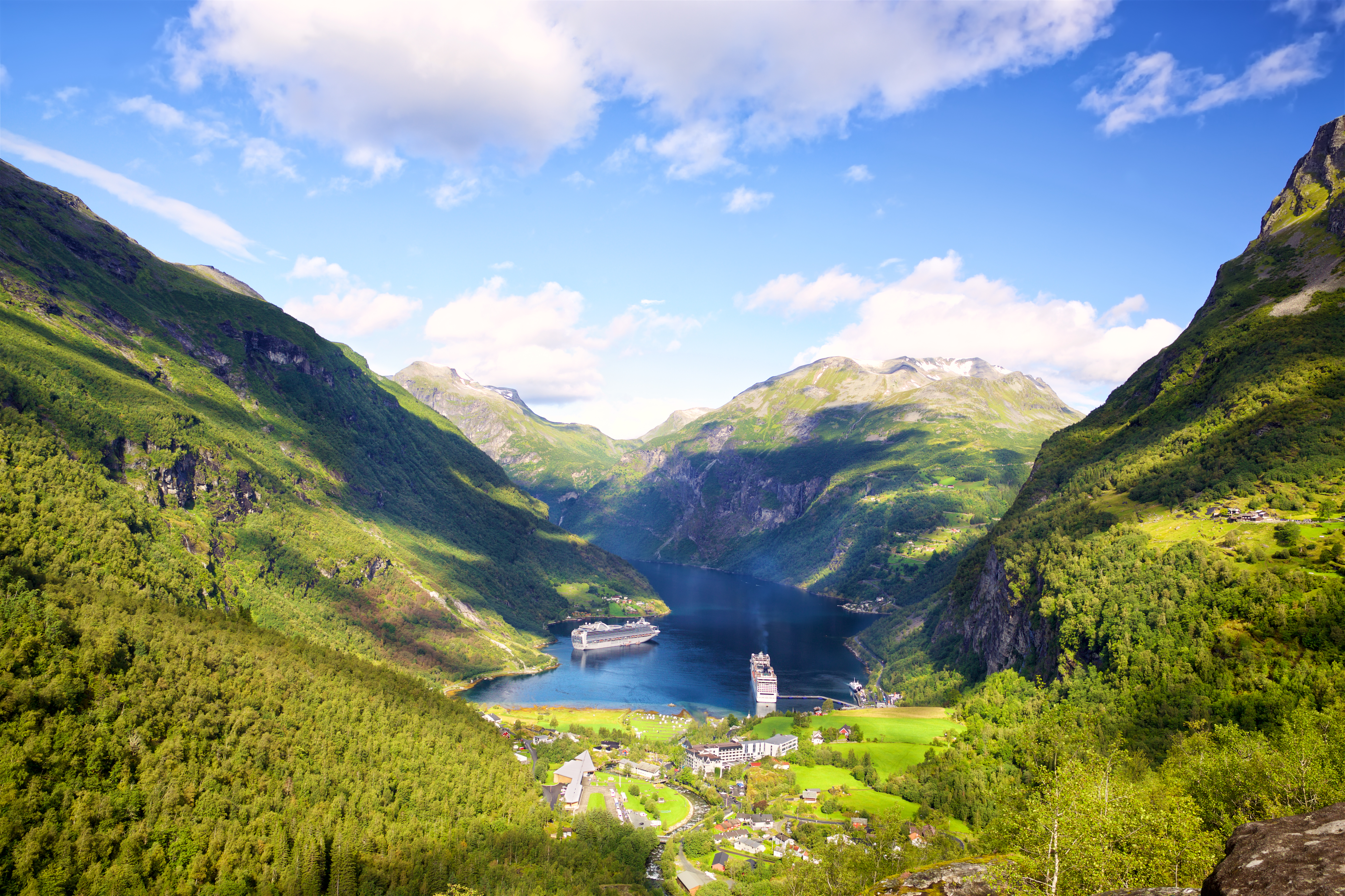 Vista del Geirangerfjord desde carretera panorámica