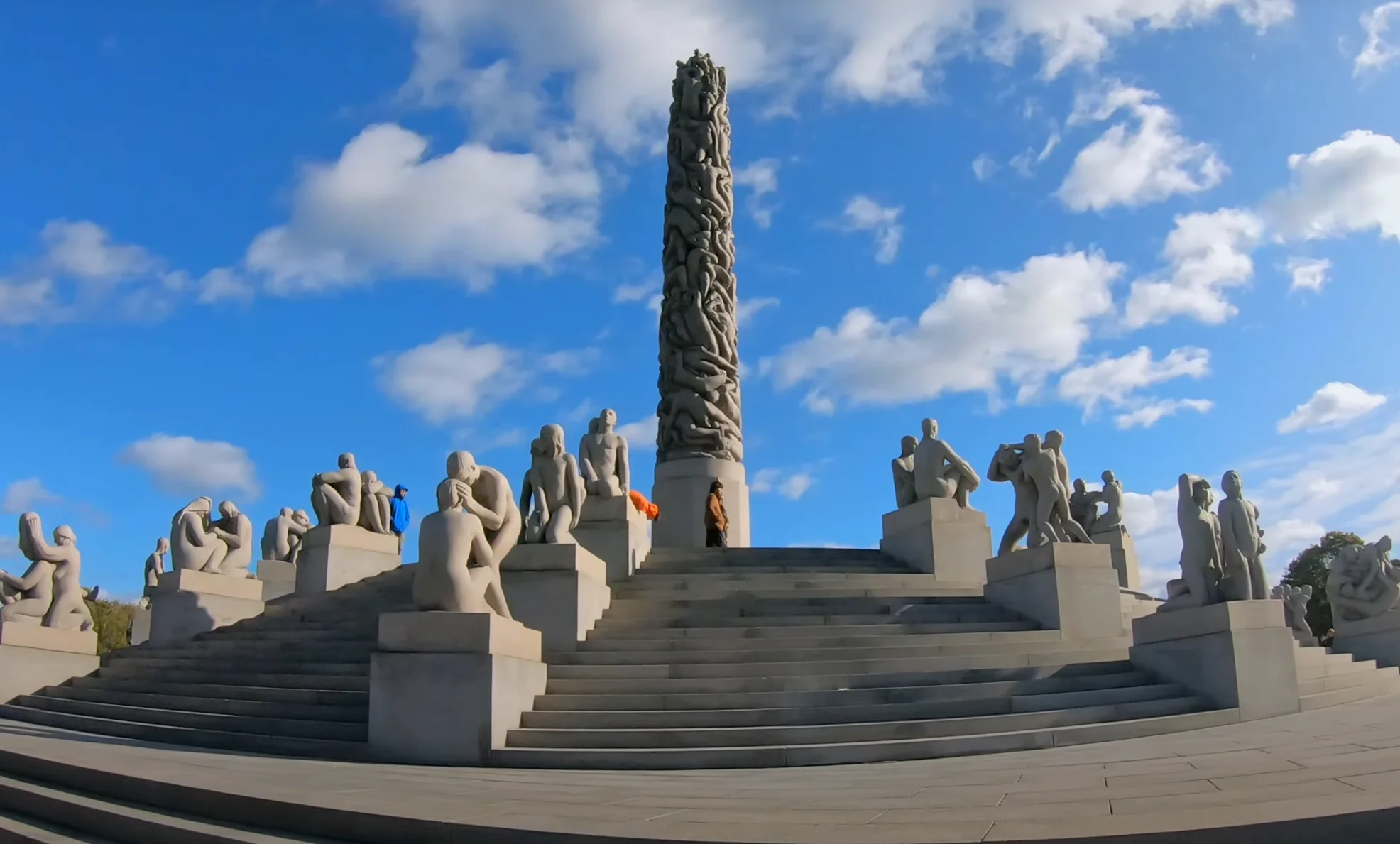 Monolito del Parque Vigeland con esculturas