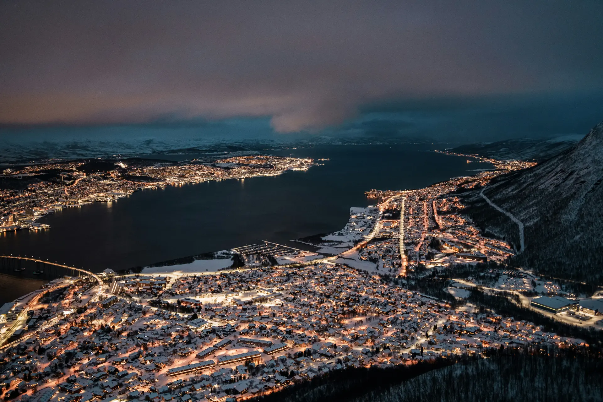 Vista nocturna de Tromsø